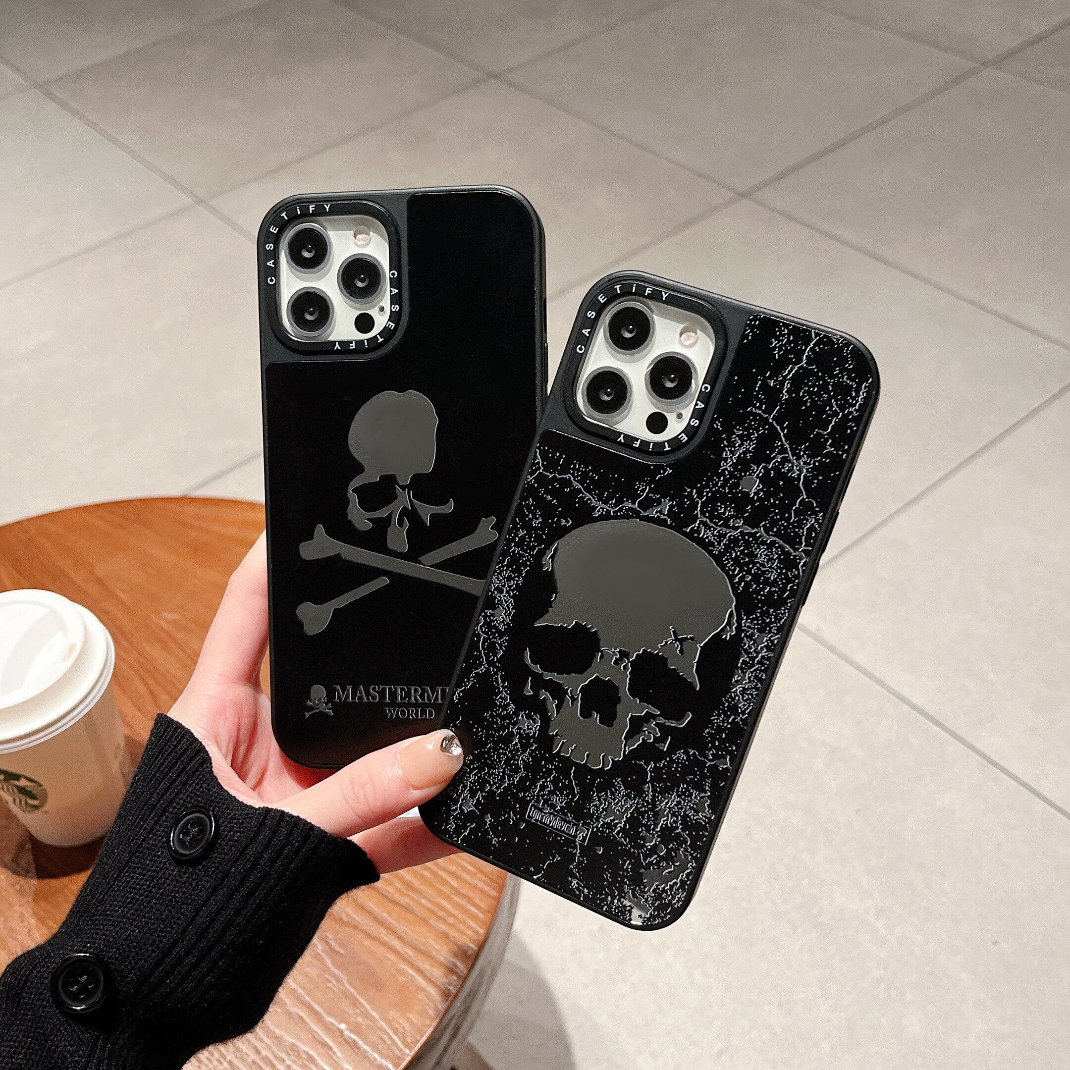 Apple iPhone Luxury Skull & Crossbones Silicone Case